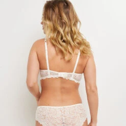 SOUTIEN-GORGE EMBOITANT ECRU 9 SOUTIEN-GORGE EMBOITANT ECRU -Triumph Soldes 11145900 D