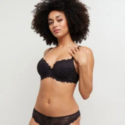 SOUTIEN-GORGE AMPLI EMBOITANT NOIR