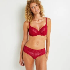 SHORTY STRING DENTELLE ROUGE -Triumph Soldes 11193802 D