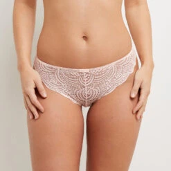 CULOTTE DENTELLE POUDRE
