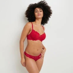 TANGA DENTELLE ROUGE -Triumph Soldes 11194204 D
