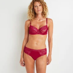 SHORTY STRING DENTELLE ROUGE -Triumph Soldes 11250701 D