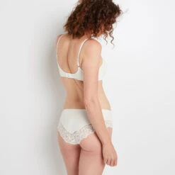 SHORTY MICROFIBRE ECRU -Triumph Soldes 11286600 Z