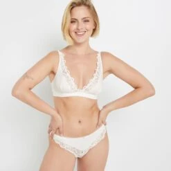 TANGA ECRU -Triumph Soldes 11286800 D