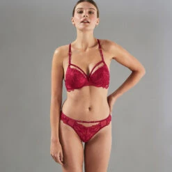 TANGA DENTELLE BORDEAUX -Triumph Soldes 11300200 D