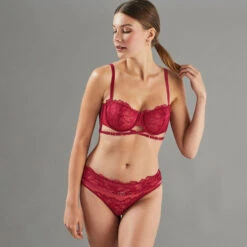 SHORTY STRING DENTELLE BORDEAUX -Triumph Soldes 11300300 D