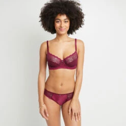 CULOTTE DENTELLE BORDEAUX -Triumph Soldes 20014900 D