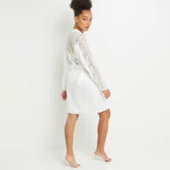 DESHABILLE DENTELLE BLANC -Triumph Soldes 20019100 D