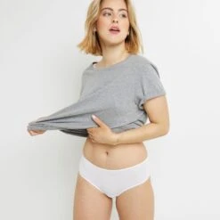 SHORTY MICROFIBRE DENTELLE BLANC 9 SHORTY MICROFIBRE DENTELLE BLANC -Triumph Soldes 20042000 D