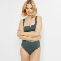 Lisa MAILLOT DE BAIN CULOTTE HAUTE VERT FONCE 8 Lisa MAILLOT DE BAIN CULOTTE HAUTE VERT FONCE -Triumph Soldes 20045801 D