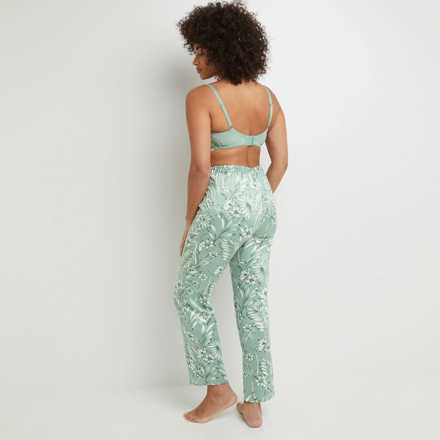 PANTALON SATIN IMPRIME Vert Clair 5 PANTALON SATIN IMPRIME Vert Clair – Image 3