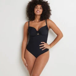 MAILLOT DE BAIN UNE PIECE EMBOITANT NOIR -Triumph Soldes 20072900 C