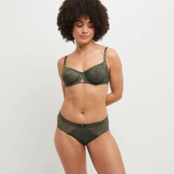 Celine SHORTY DENTELLE KAKI -Triumph Soldes 20077000 D