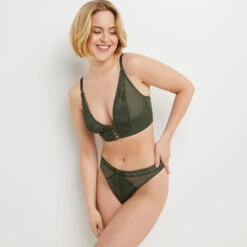 Celine STRING DENTELLE KAKI 7 Celine STRING DENTELLE KAKI -Triumph Soldes 20077100 D