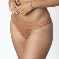 TANGA DENTELLE CARAMEL -Triumph Soldes 77011500 Z